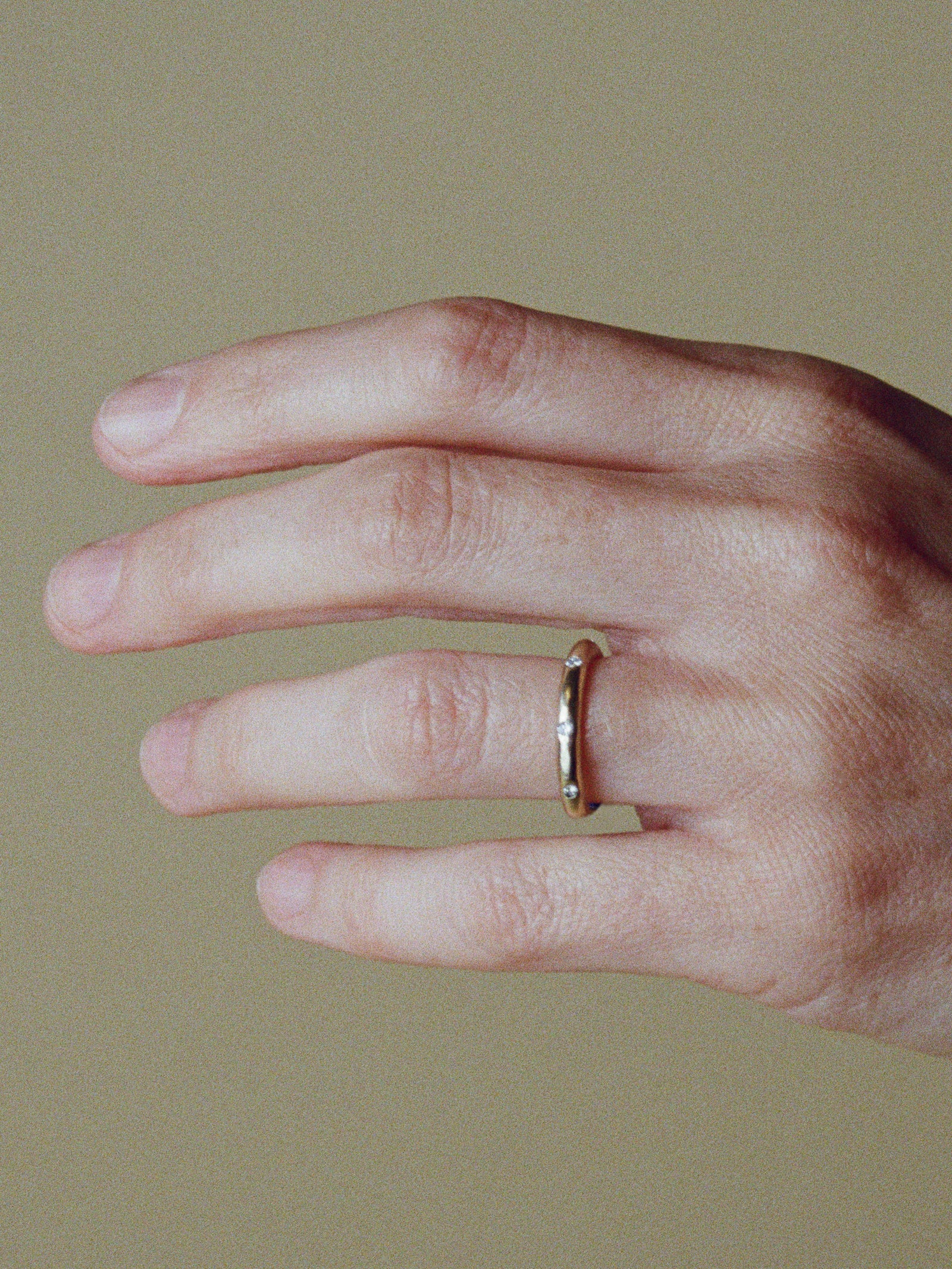 2.7mm wedding band with diamonds