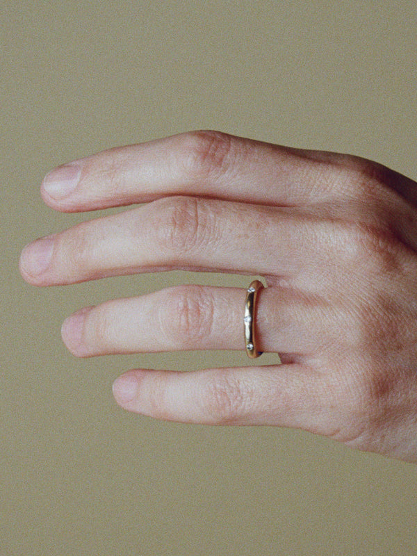 2.7mm wedding band with diamonds