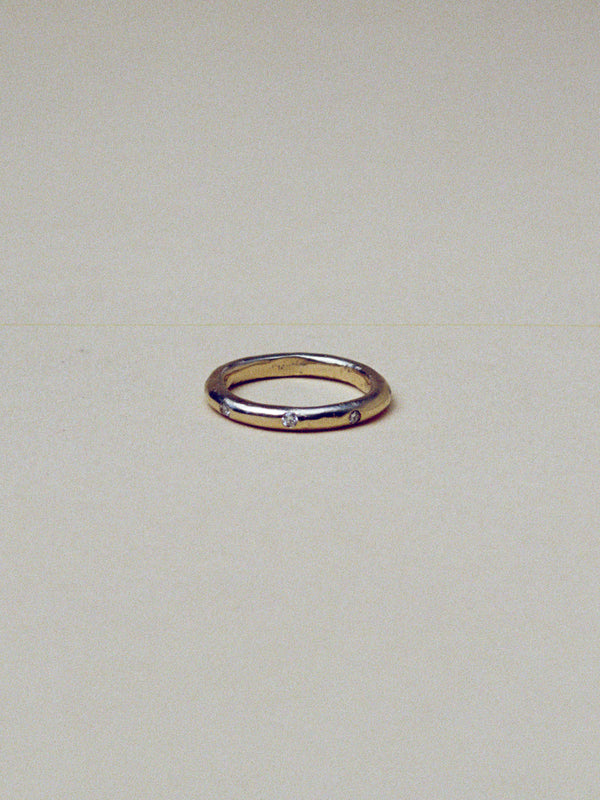 2.7mm wedding band with diamonds