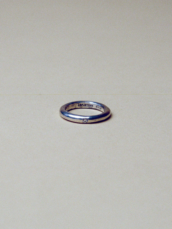 Rounded Band with Diamond