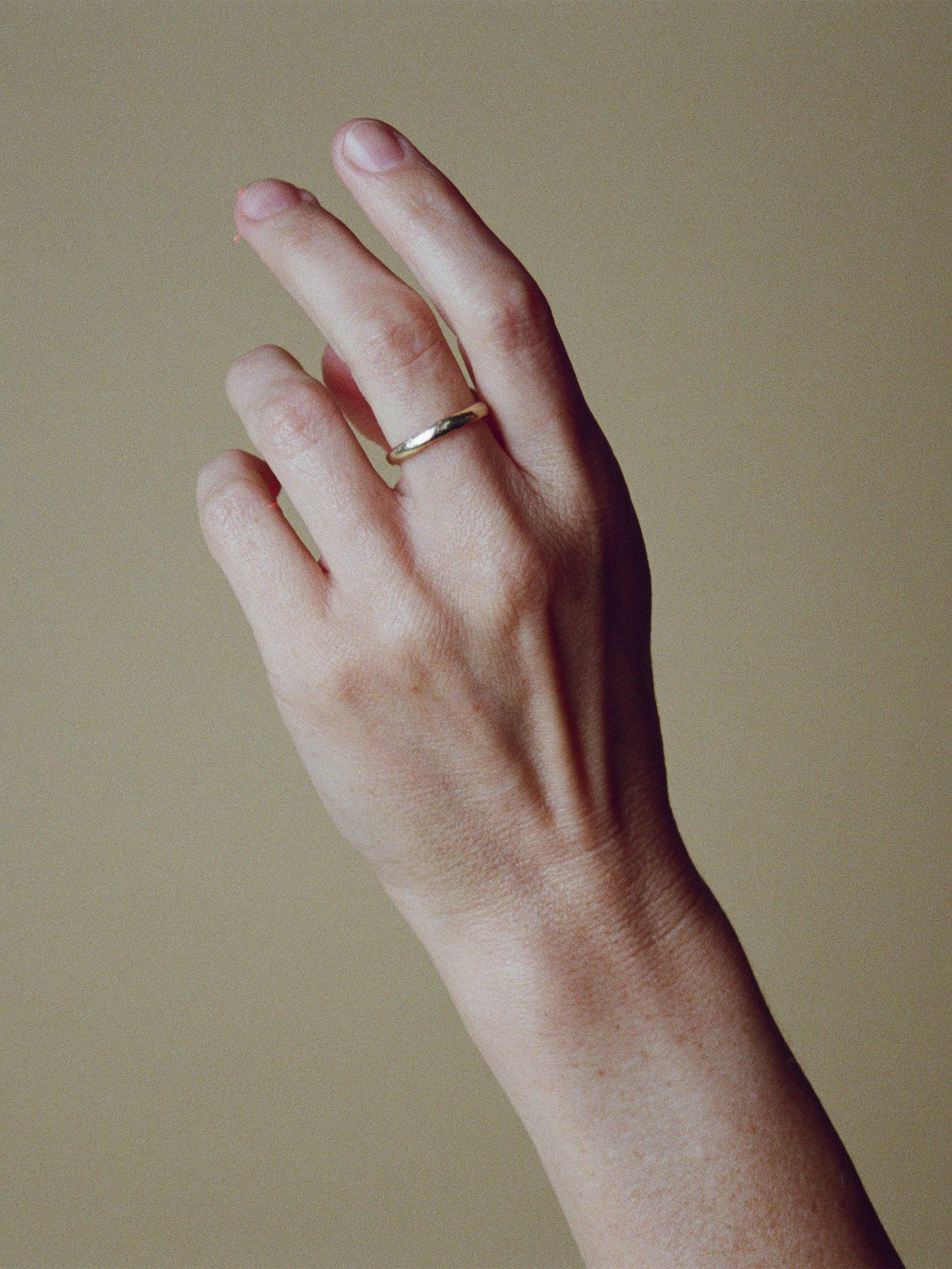2.5mm wedding band