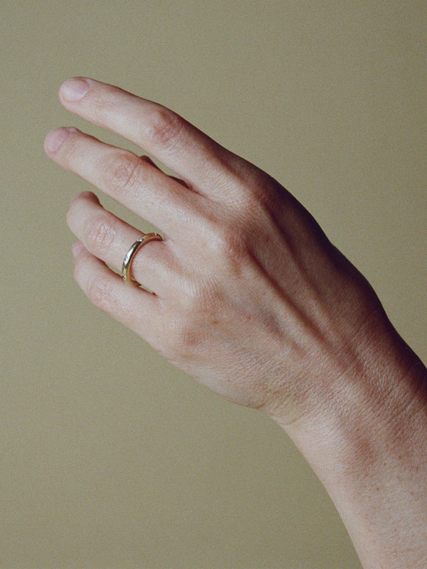 2.7mm wedding band with diamonds