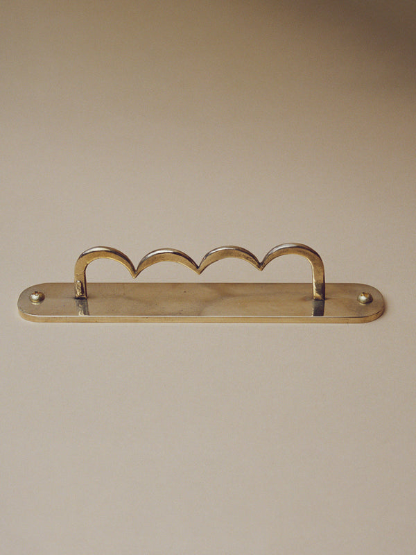 Scallop Door and Drawer Handle with Backplate