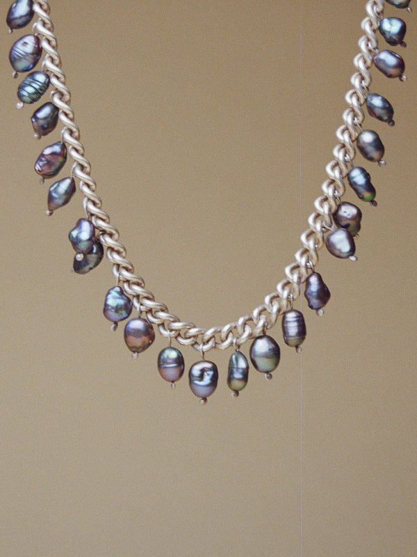Black pearl curb chain necklace