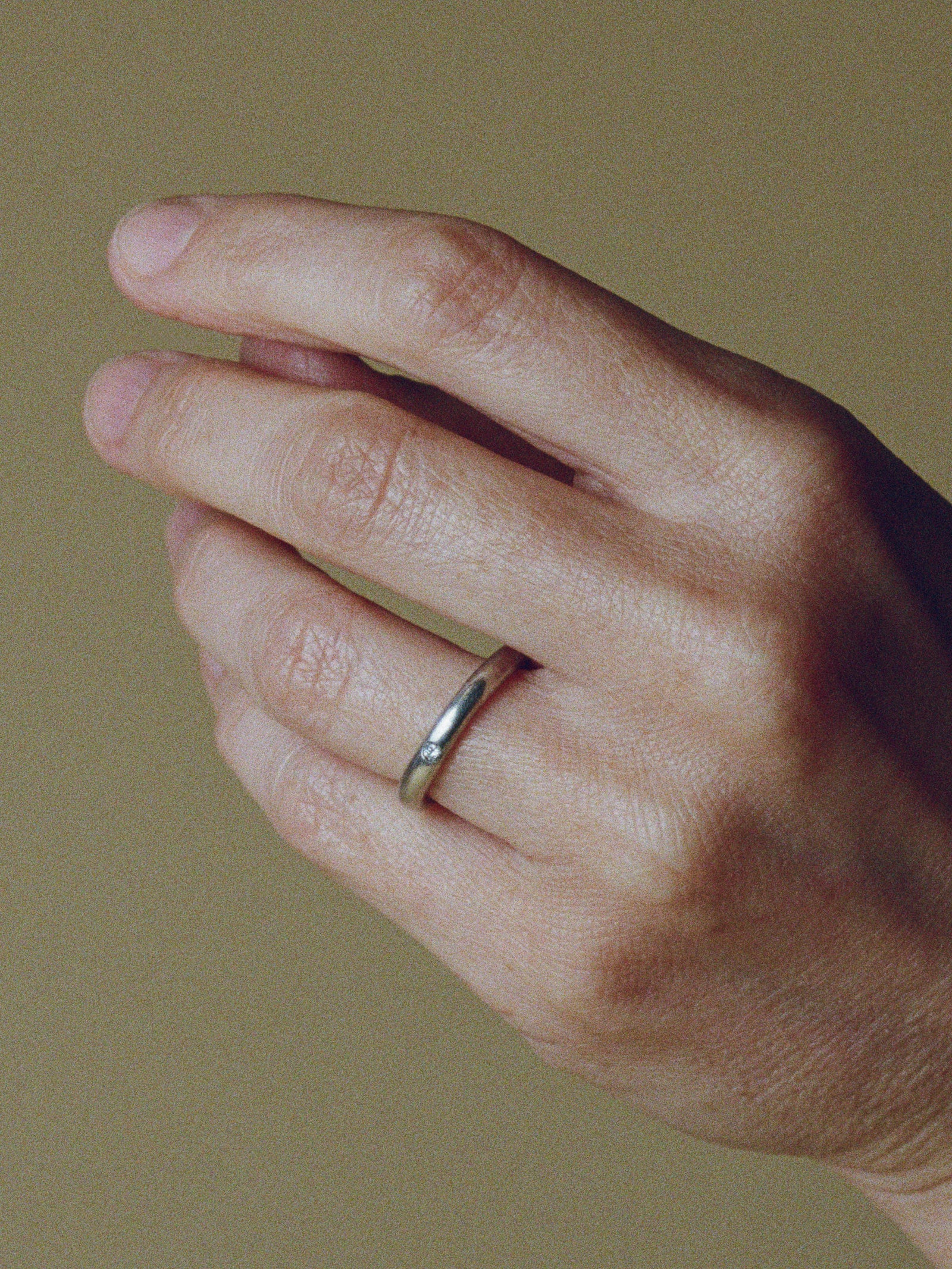Rounded Band with Diamond