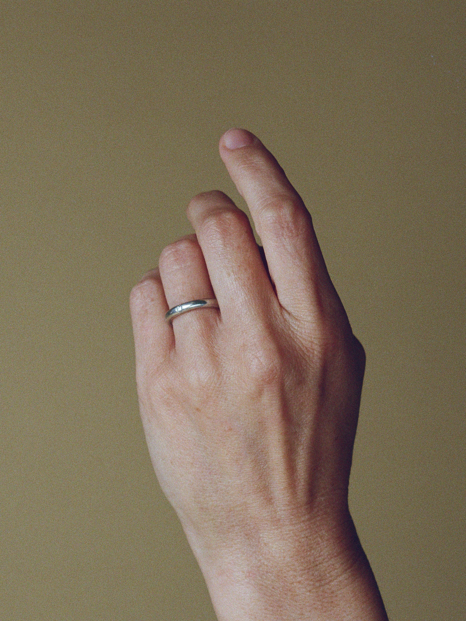 Rounded Band with Diamond